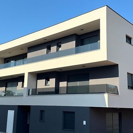 Apartments Harmony Hills Pula Exterior photo